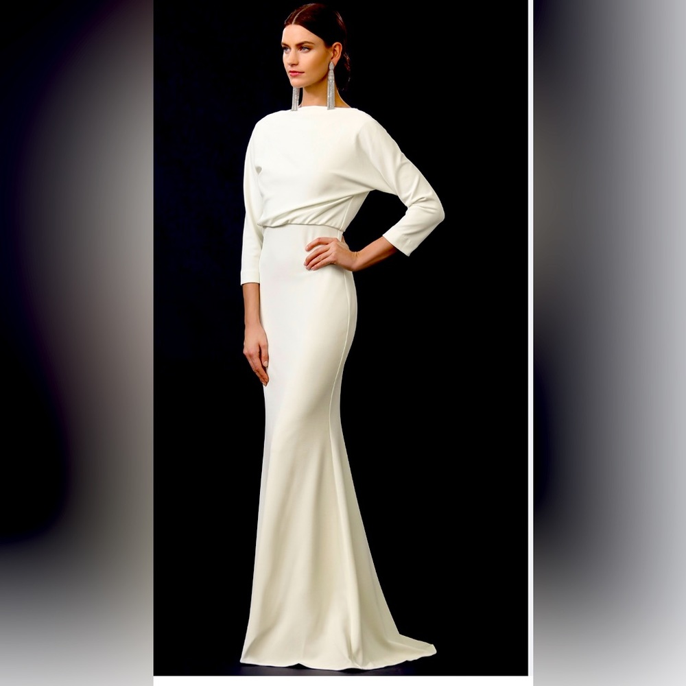Badgley Mischka classic it dress. Stretch crepe blouson gown.